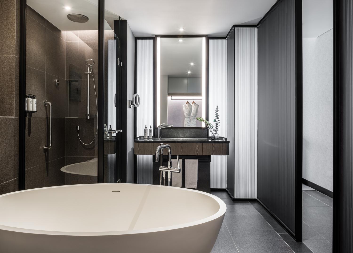 The Langham, Gold Coast And Jewel Residences Exterior photo Bathroom